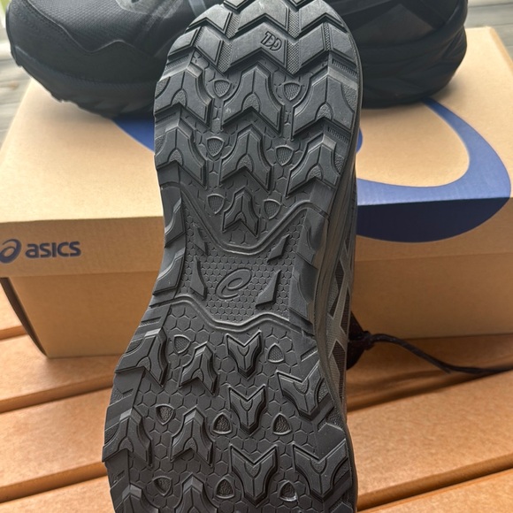 Asics Black Athletic Shoes Sleek Design.  Gel-venture 10. Size 12 - Picture 3 of 3